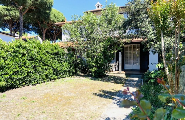 Detached house with 8 beds, 2 gardens, 300 meters from the sea, barbecue