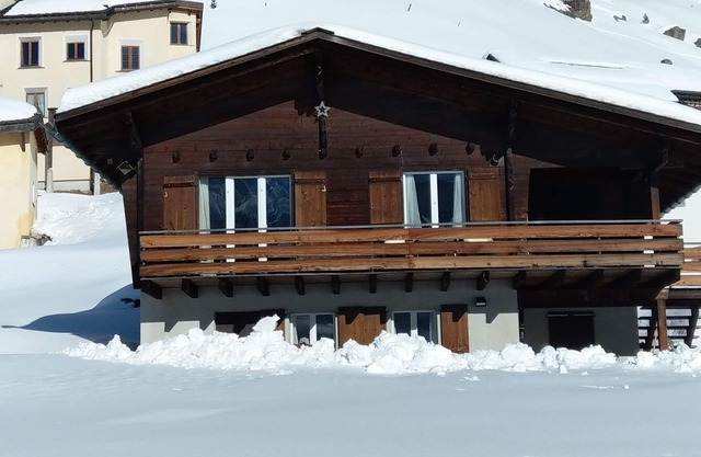 Detached house on the river within walking distance of the village and ski lifts