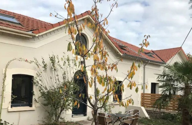 DETACHED HOUSE WITH GARDEN IN THE TOWN CENTER