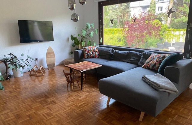 Detached house with garden & great connections