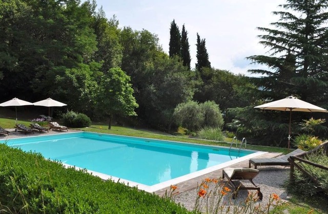 Detached house with dependance and swimming pool for the exclusive use of guests