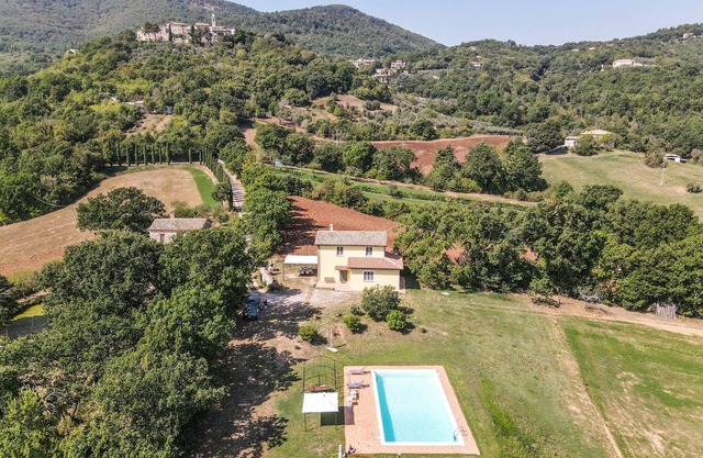 Detached house with private pool 1,5 km from shops and restaurant. AC & Wi-fi