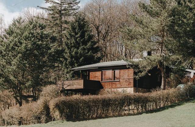Detached hunting lodge, quiet location on the edge of the forest, family-friendly, nature
