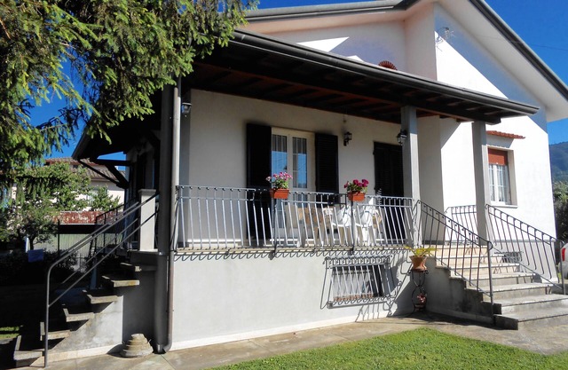 Detached apartment in small villa with garden in Versilia