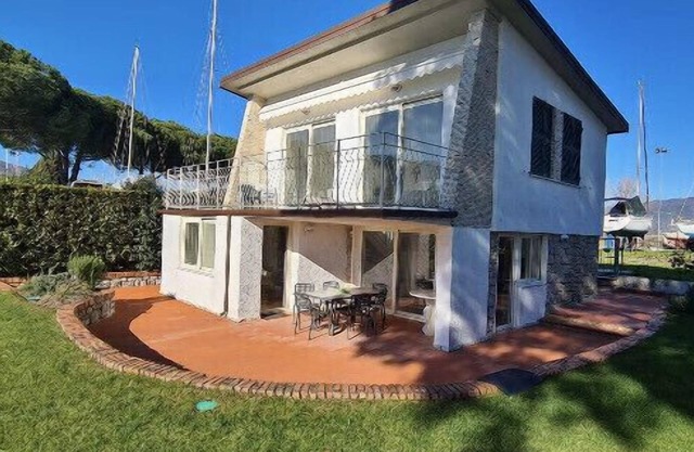 Detached villa with garden COD-CITRA 011001LT0116
