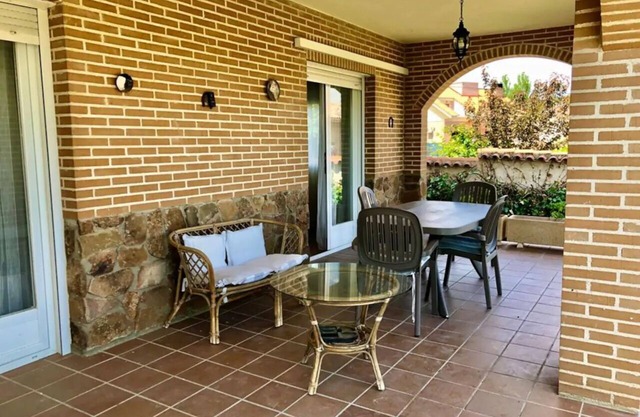 Detached, spacious and bright villa, in a very quiet area