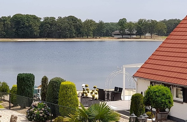Detached vacation home by the lake near Roermond - Netherlands