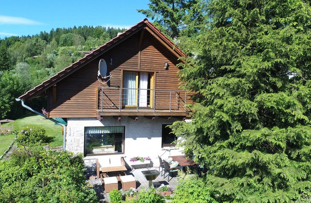 Detached vacation home with sauna and whirlpool for individual use