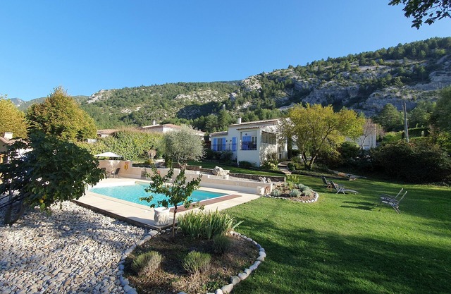 Detached villa, 1500sqm garden landscape, picturesque view, pool 10x5m