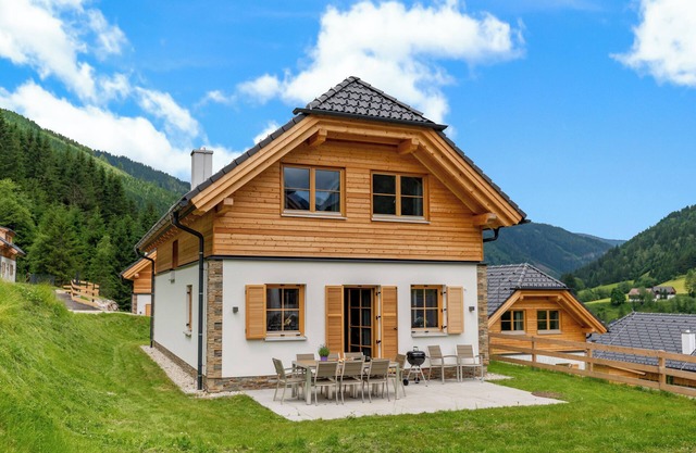 Detached villa with sauna and breathtaking views