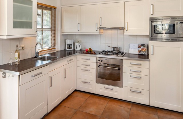 Detached villa for 8 people