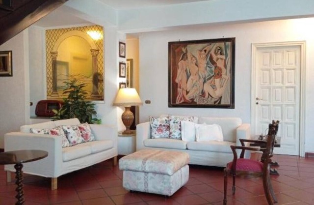 Detached villa with exclusive garden and jacuzzi