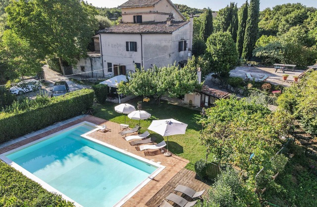 Detached villa with private pool 20 kms from Todi & Spoleto. Quiet area
