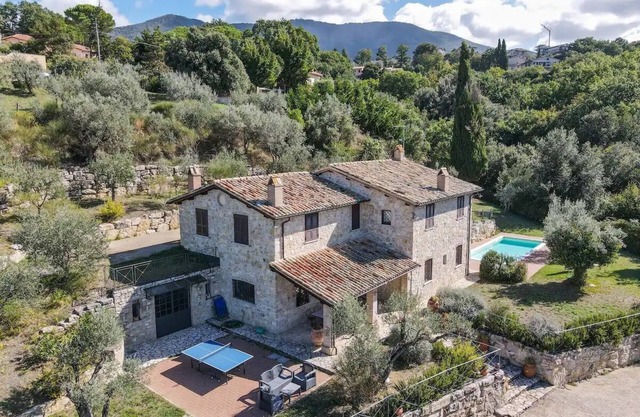 Detached villa with private pool and great panoramic views!