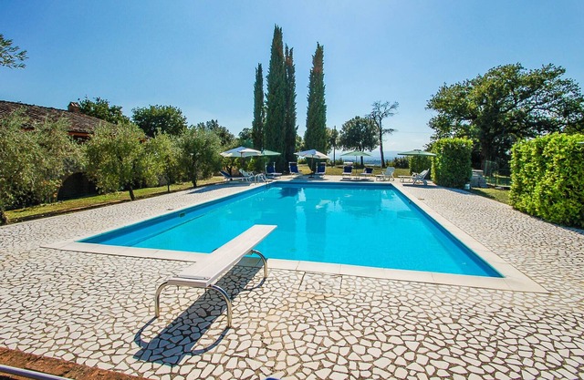 Detached villa with private pool in Umbria, 80 kms from Rome. Amenities at 2kms