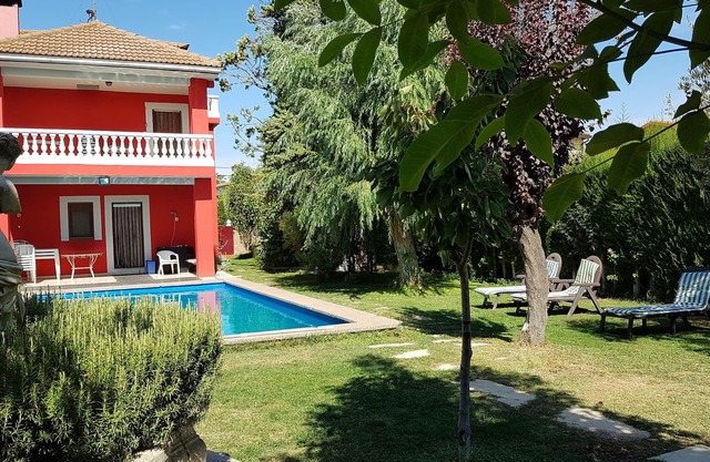 Detached villa with private pool and wifi