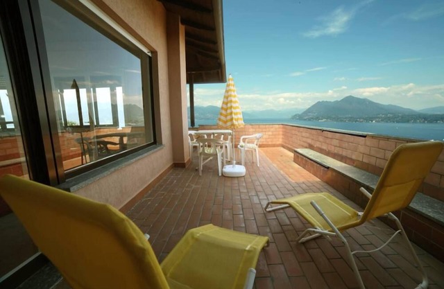Detached villa with wonderful views of Lake Maggiore