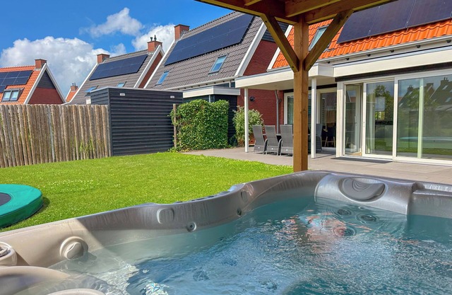 Detached wellness villa with spa bath and sauna