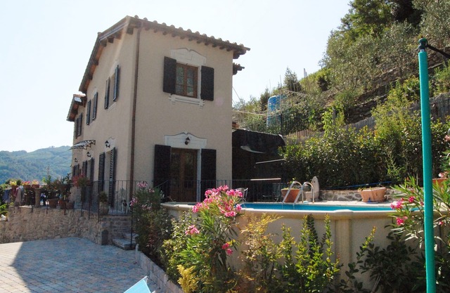Detatched Villa With Pool In Walking Distance to Fornoli, Bagni Di Lucca