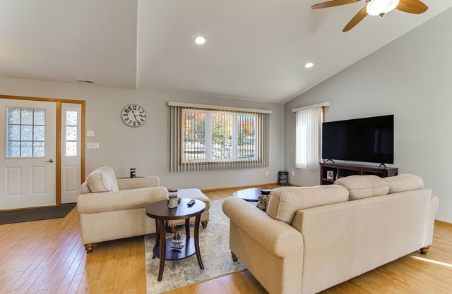 Detroit Lakes Home: Walk to Marina!