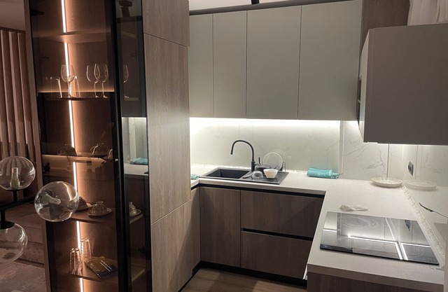Detunata lux, near Iulius mall, 2 min to station, 3 min non stop shop