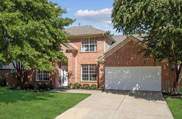 DFW Escape: Pool, Hot Tub, Near AT&T Stadium, 20 mins to Dallas and Fort Worth