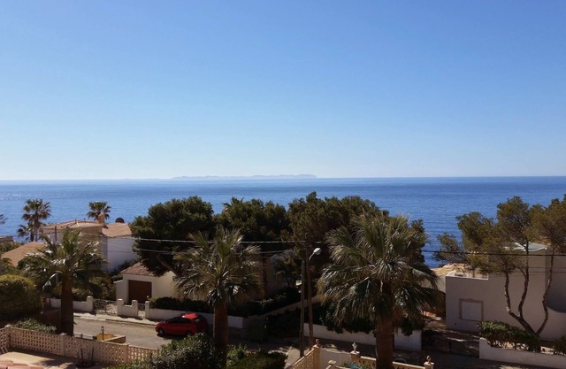 DHH with fantastic sea views, roof terrace, private pool, DSL, WiFi, air conditioning