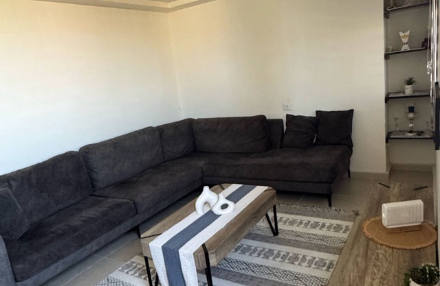 דHuge vue, very central, 10 min. walk from sea, food around, free parking,