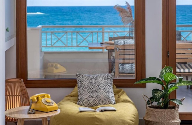 Diamanti Residence Beachfront Yellow apt-Ligaria