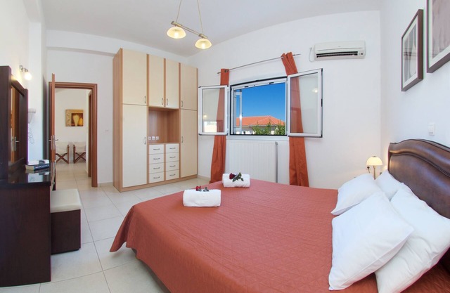 DIAMANTO COMPLEX SUPERIOR APARTMENT With Shared Pool, Sea And Mountain Views