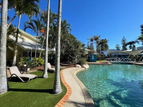 Diamond Beach Poolside 44 Premium