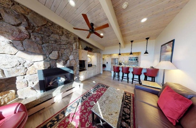 Diamond Condo @ Manor Vail - Breakfast Included
