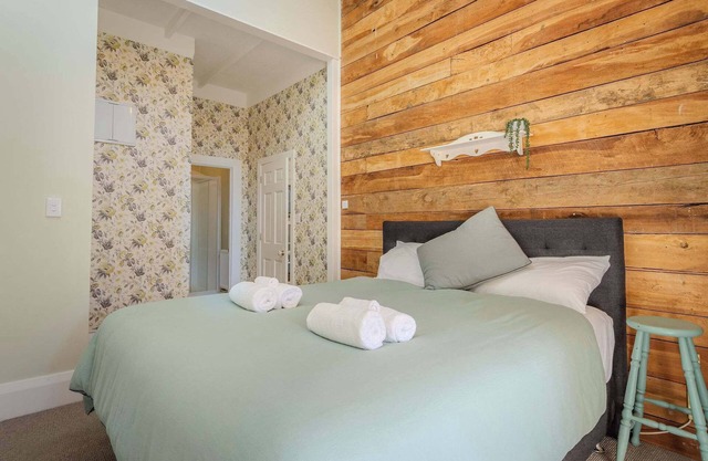 Diamond Cottage | Farm Cottage 10min from the City