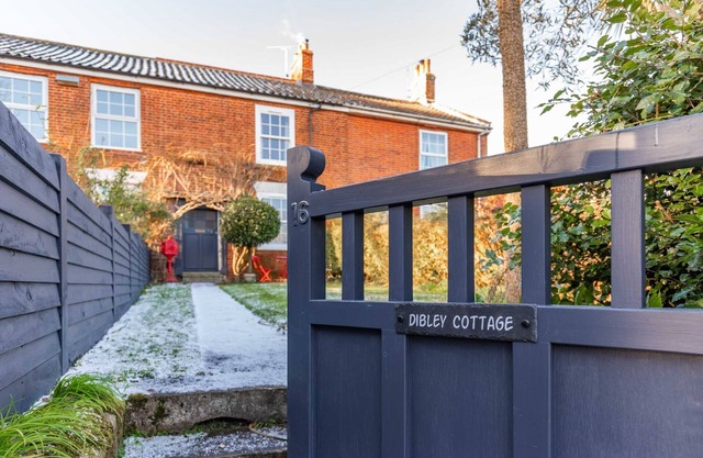 Dibley Cottage A Beautiful elegant, stylish seaside character cottage.