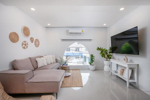 Digital Nomad 5BR House Fast Wi-Fi In Nimmanhemin