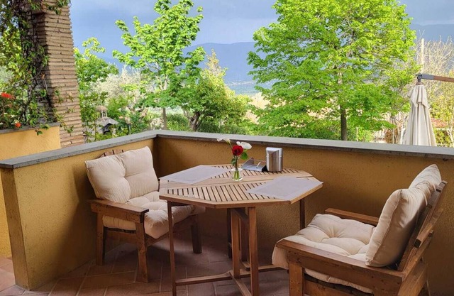 Dimora del Falco - Panoramic villa in Umbria with suites & regional breakfast