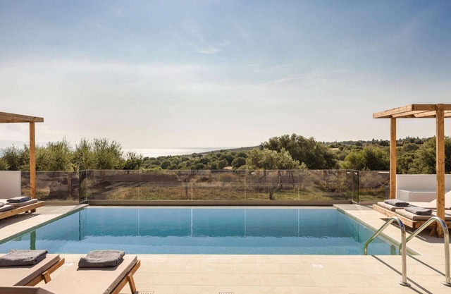 Dionisis Villa - Three Bedroom Villa, Sleeps 6