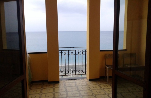 direct apartment on the sea
