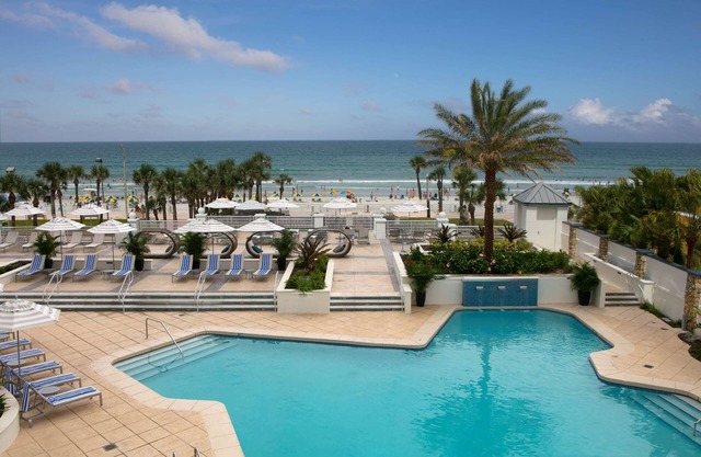 Direct Beach Access! Contemporary City View Unit! Two Pools, Spa & Parking