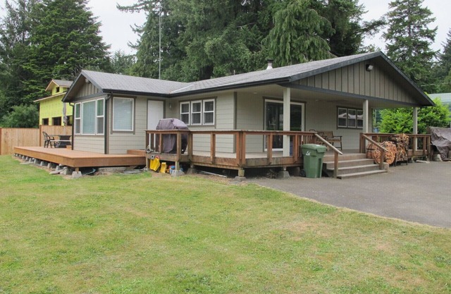 Direct Dune Access Sleeps 10 In House, 6 In BunkHouses - Bath Houses.