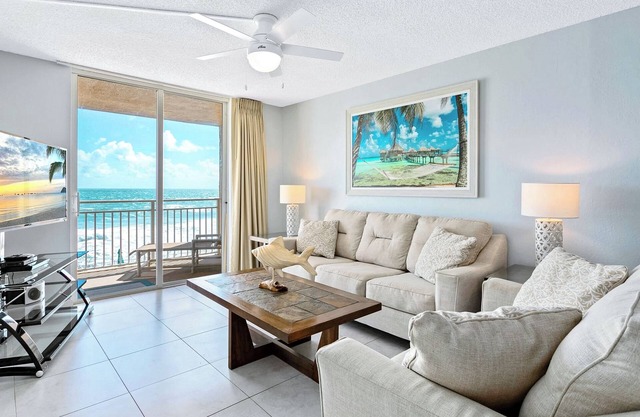 Direct Ocean View Condo w/Extra Large Balcony & Heated Pool