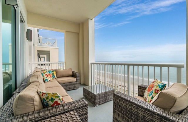 Direct Ocean Front Luxury Unit with Expansive Views