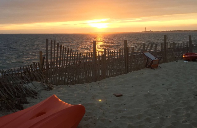 DIRECT OCEAN FRONT! Sleeps 6, 2.5 baths, 4 Parking, Spacious-Luxurious