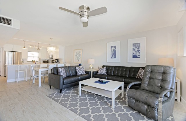 Direct Oceanfront Condo 2 mi to Flagler Quiet Beach & Large Pool-Disc 4 Wk or Mo