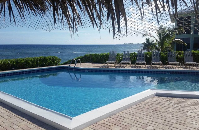 Direct Oceanfront, First Floor on the Beach, Quiet and Secluded Rum Point area