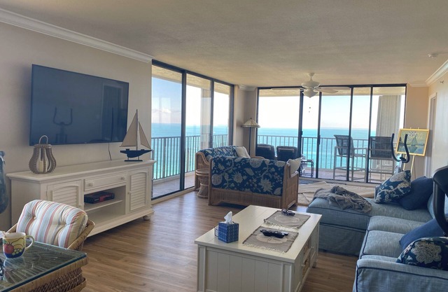 Direct oceanfront magnificent views. PARADISE 2-2 condo Hutchinson Island