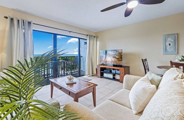 Direct Oceanfront Condo W/Private Balcony & BBQ Grills