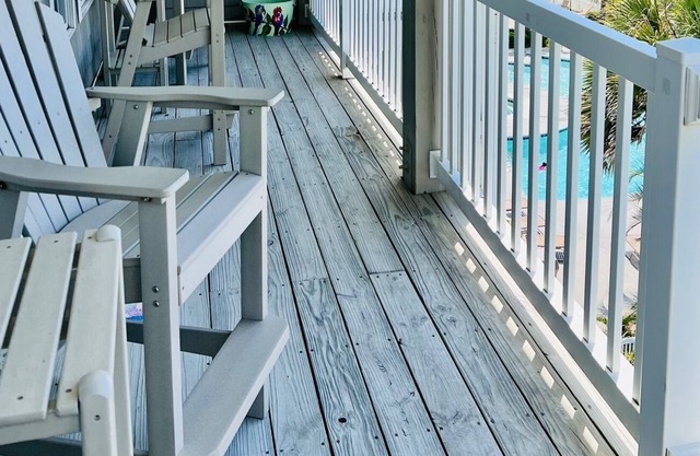 Direct OCEANFRONT Top Floor Corner 3BR/2BA. Pool, Hot Tub. Linens Included!