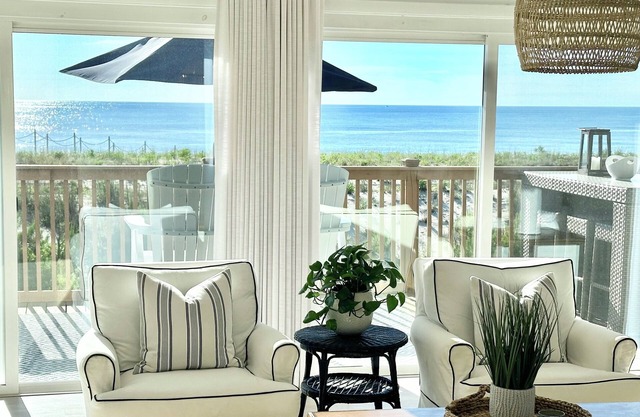 DIRECT OCEANFRONT House, interior renovation 2022; VERY RARELY RENTEDor occupied