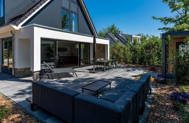 Directly opposite the Duinen van Texel National Park, three new energy-neutral